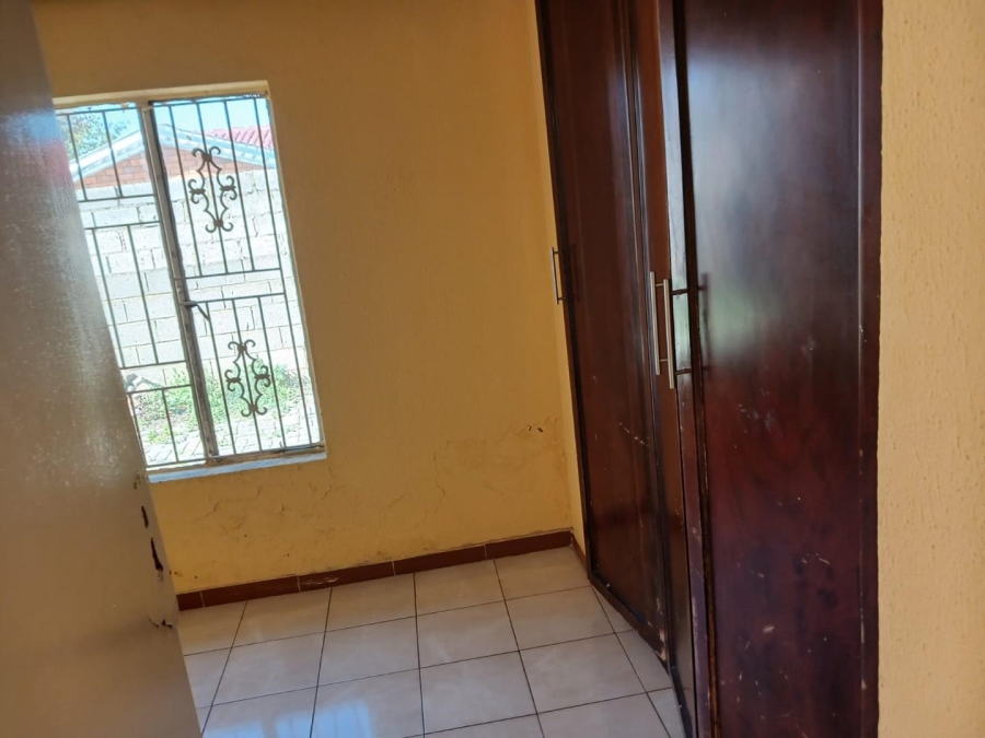 3 Bedroom Property for Sale in Dhlamini Gauteng