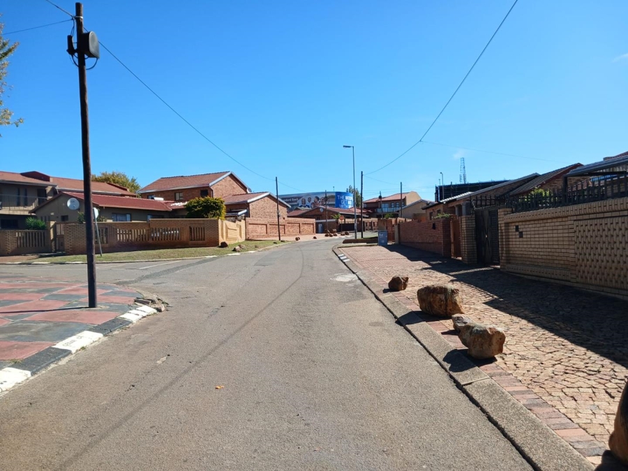 3 Bedroom Property for Sale in Dhlamini Gauteng