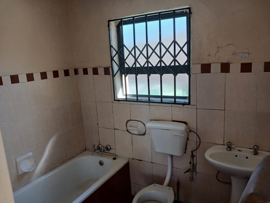 3 Bedroom Property for Sale in Dhlamini Gauteng