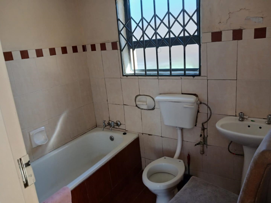 3 Bedroom Property for Sale in Dhlamini Gauteng