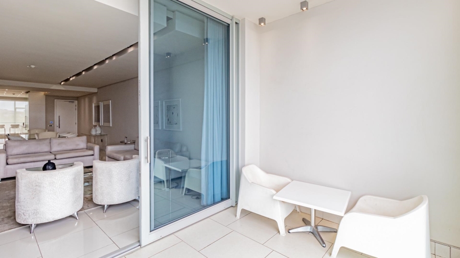 To Let 2 Bedroom Property for Rent in Sandhurst Gauteng