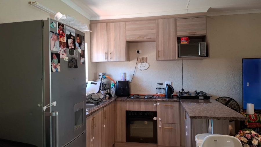To Let 2 Bedroom Property for Rent in Brackenhurst Gauteng