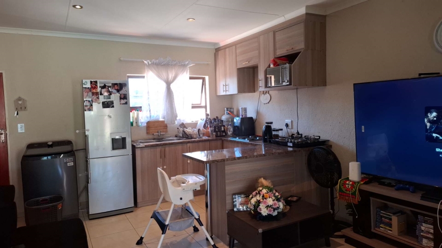 To Let 2 Bedroom Property for Rent in Brackenhurst Gauteng