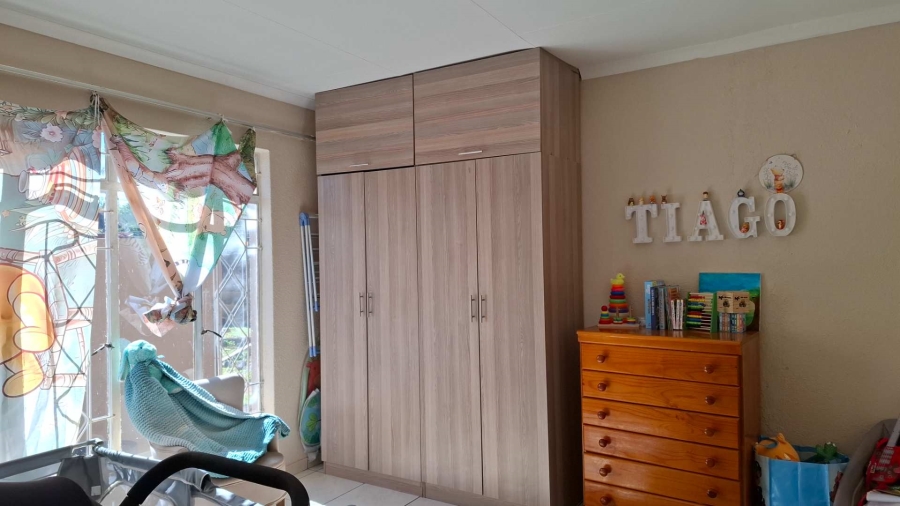To Let 2 Bedroom Property for Rent in Brackenhurst Gauteng