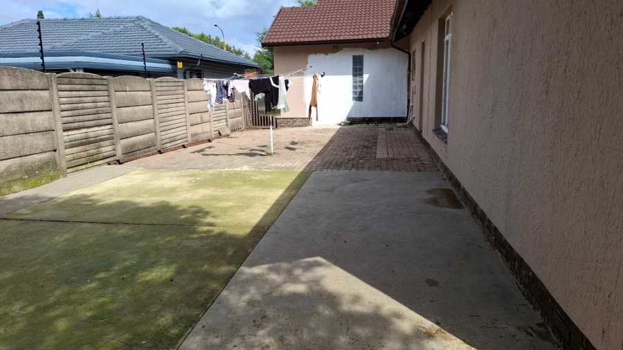 To Let 2 Bedroom Property for Rent in Brackenhurst Gauteng