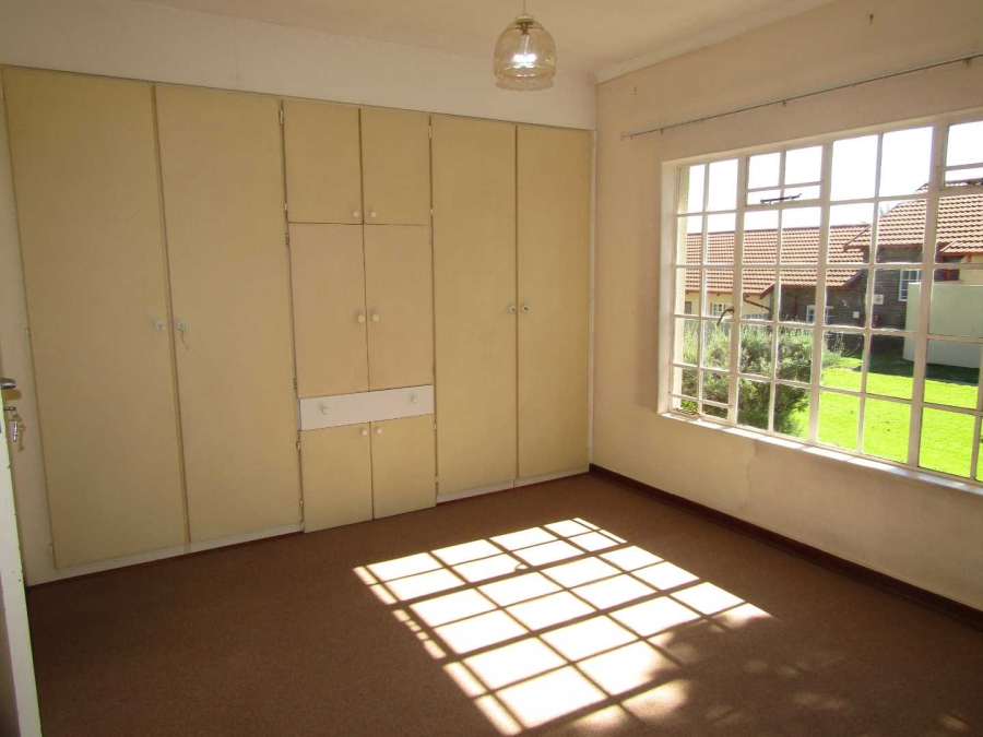 2 Bedroom Property for Sale in Helderkruin Gauteng