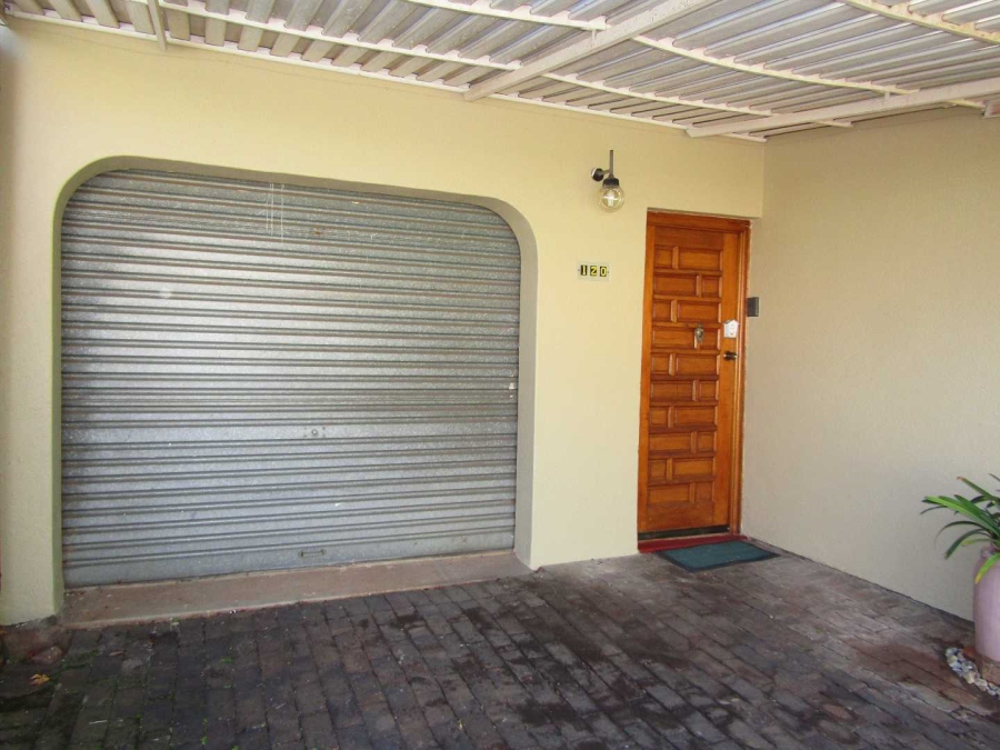 2 Bedroom Property for Sale in Helderkruin Gauteng