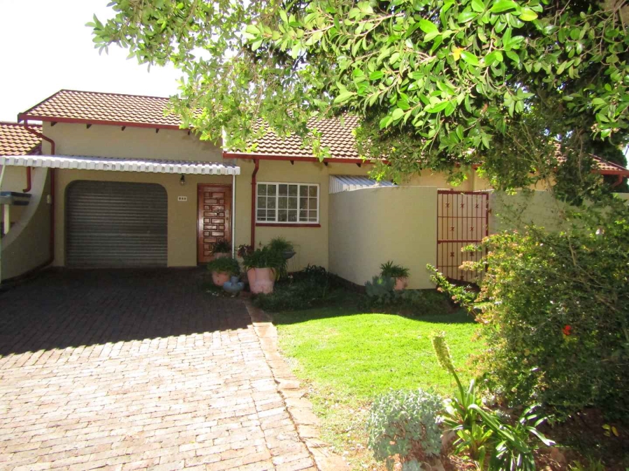 2 Bedroom Property for Sale in Helderkruin Gauteng