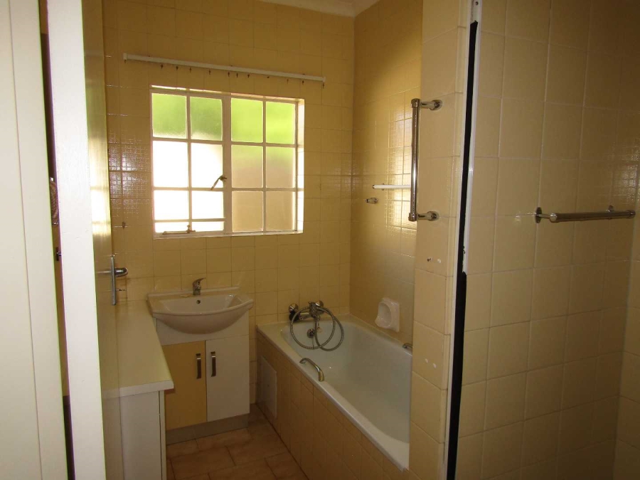 2 Bedroom Property for Sale in Helderkruin Gauteng