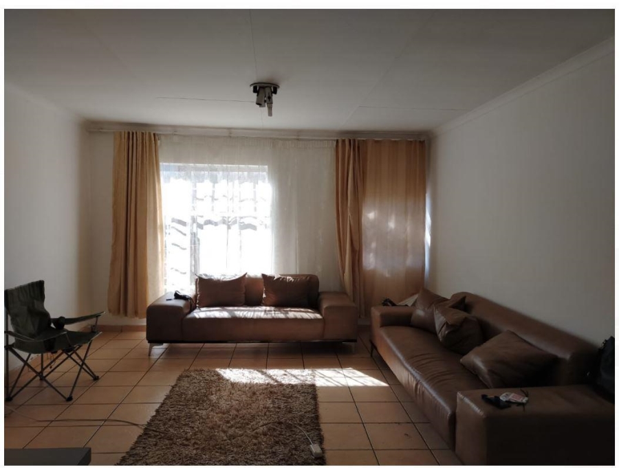 3 Bedroom Property for Sale in Die Hoewes Gauteng