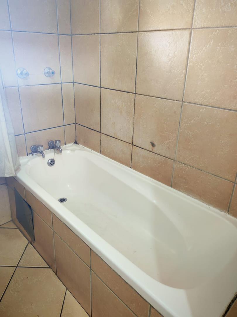 3 Bedroom Property for Sale in Die Hoewes Gauteng
