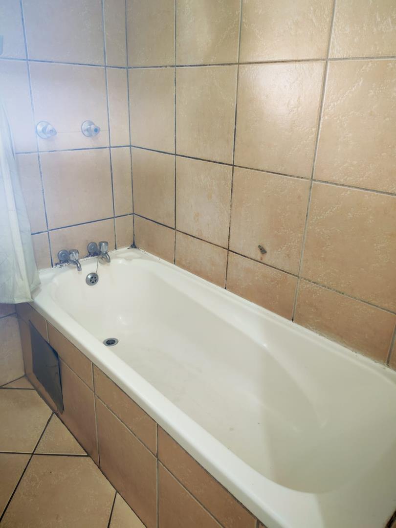 3 Bedroom Property for Sale in Die Hoewes Gauteng