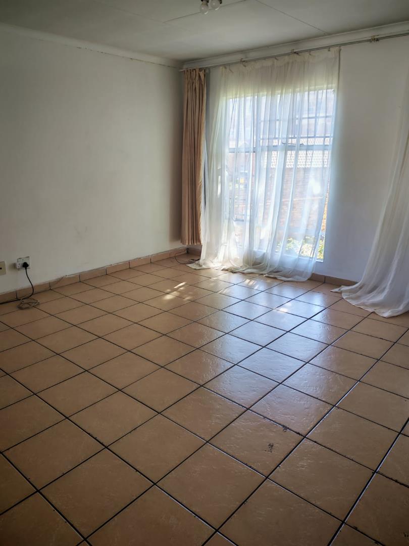 3 Bedroom Property for Sale in Die Hoewes Gauteng