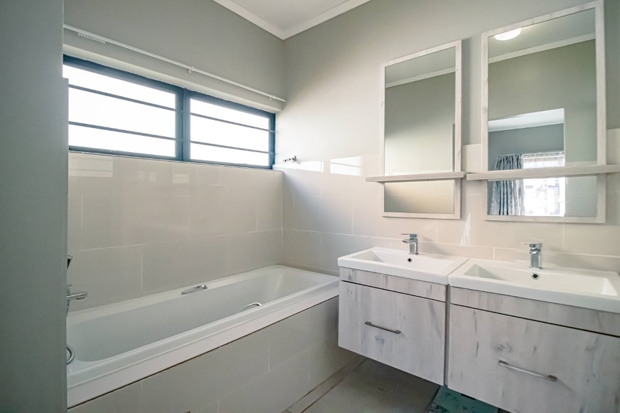 3 Bedroom Property for Sale in Amberfield Valley Gauteng
