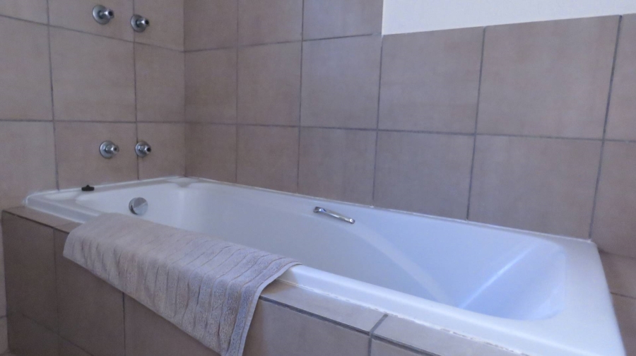 2 Bedroom Property for Sale in Albertsdal Gauteng