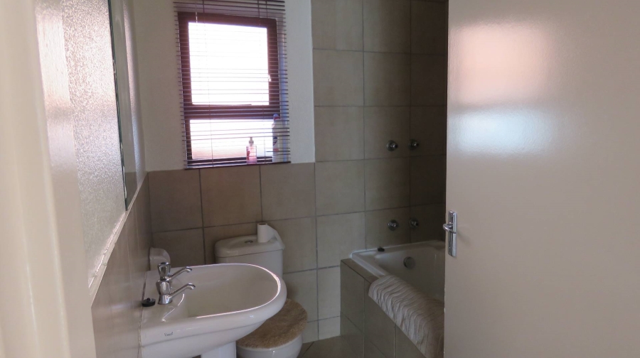 2 Bedroom Property for Sale in Albertsdal Gauteng