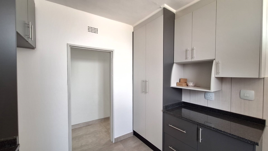 To Let 2 Bedroom Property for Rent in Constantia Kloof Gauteng