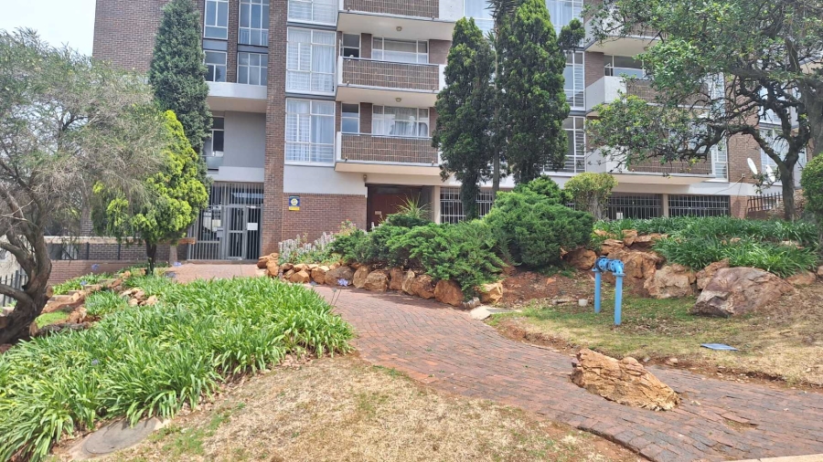 To Let 2 Bedroom Property for Rent in Constantia Kloof Gauteng