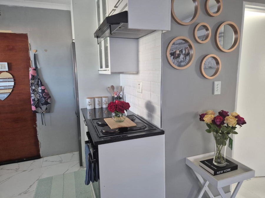 2 Bedroom Property for Sale in Clayville Gauteng