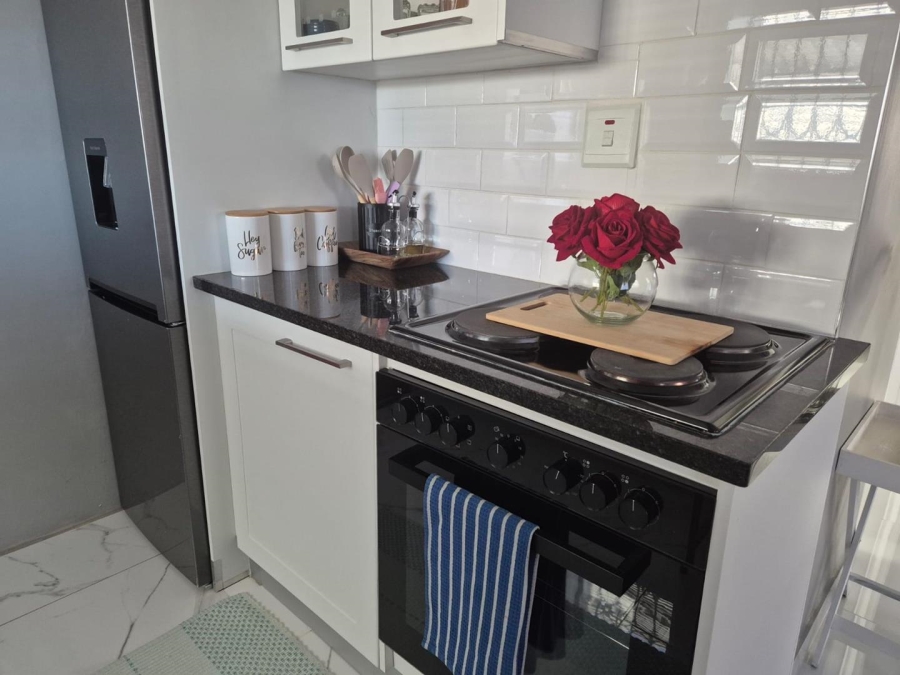 2 Bedroom Property for Sale in Clayville Gauteng