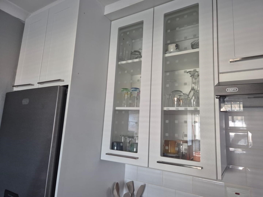 2 Bedroom Property for Sale in Clayville Gauteng