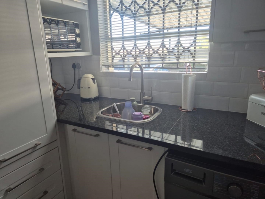 2 Bedroom Property for Sale in Clayville Gauteng