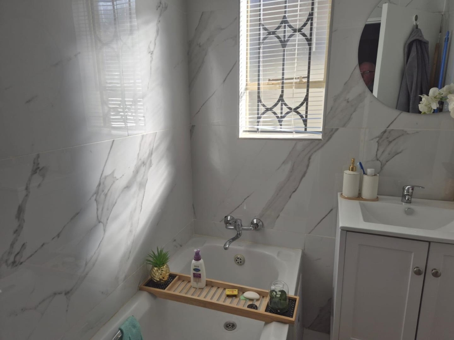 2 Bedroom Property for Sale in Clayville Gauteng