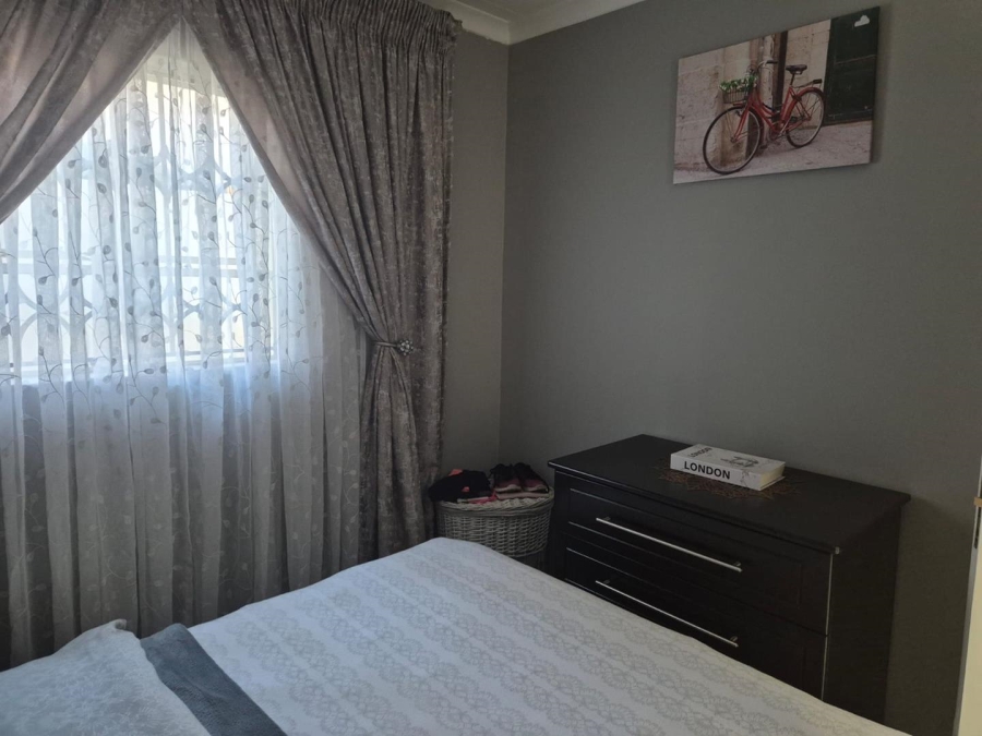 2 Bedroom Property for Sale in Clayville Gauteng