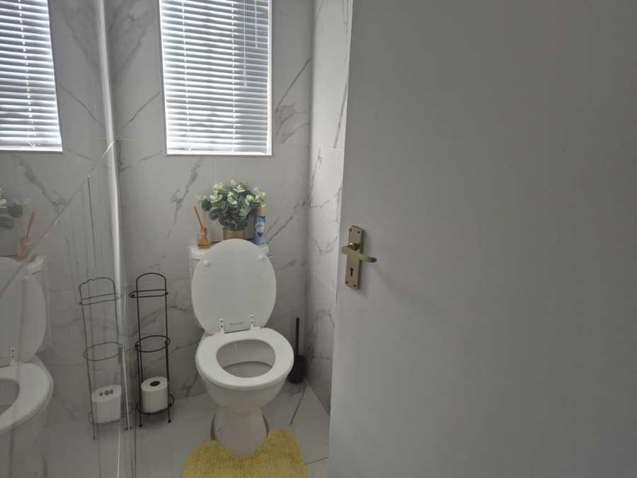 2 Bedroom Property for Sale in Clayville Gauteng