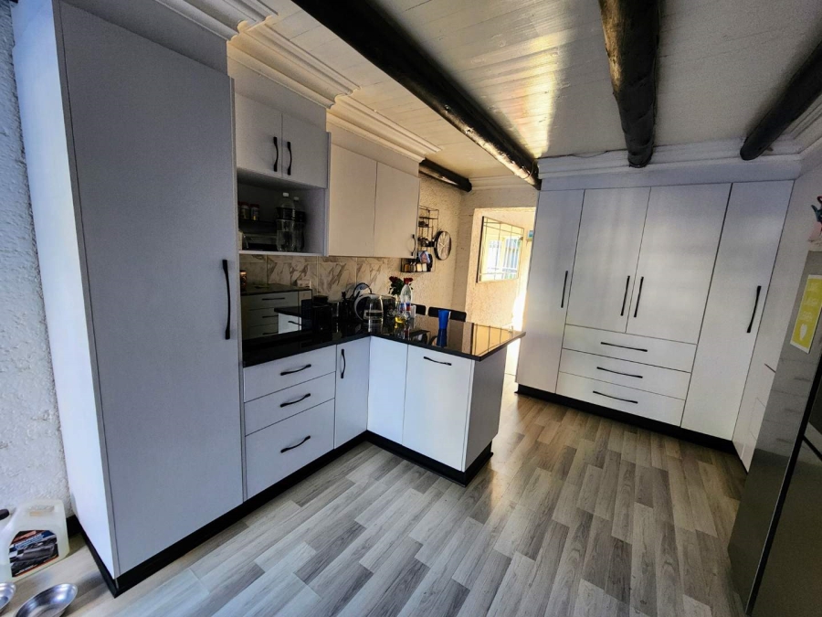 6 Bedroom Property for Sale in Riviera Gauteng