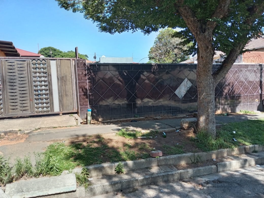 8 Bedroom Property for Sale in Rosettenville Gauteng
