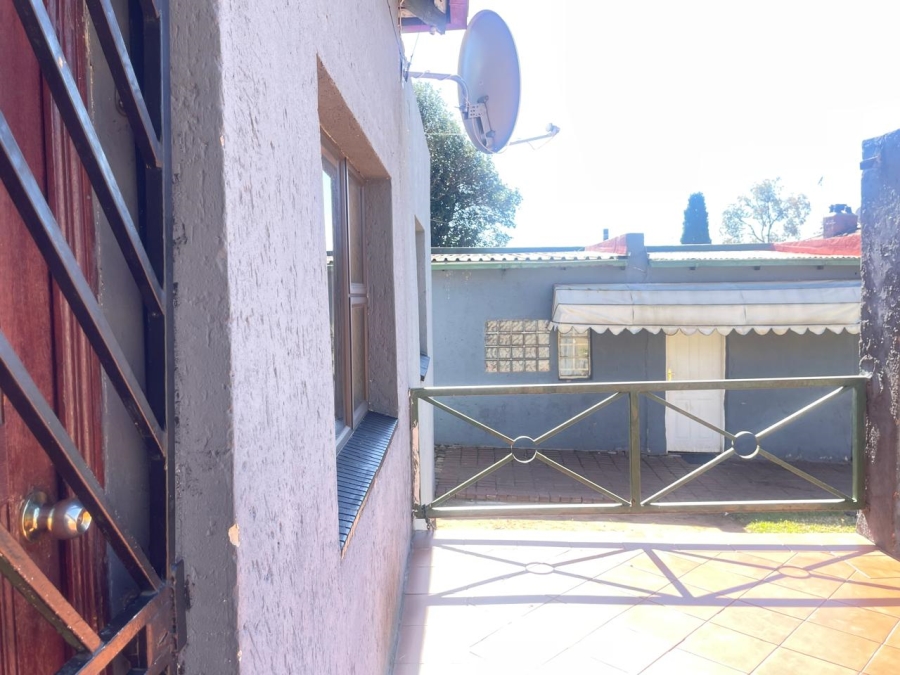 8 Bedroom Property for Sale in Rosettenville Gauteng