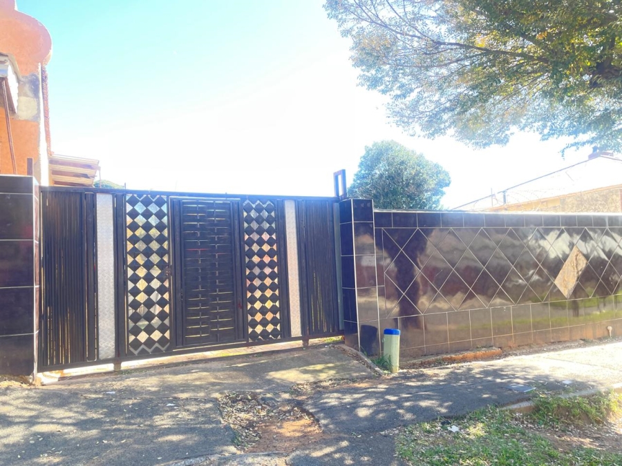 8 Bedroom Property for Sale in Rosettenville Gauteng