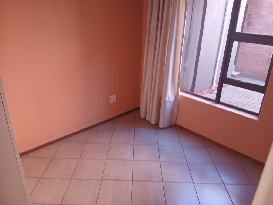 2 Bedroom Property for Sale in Albertsdal Gauteng