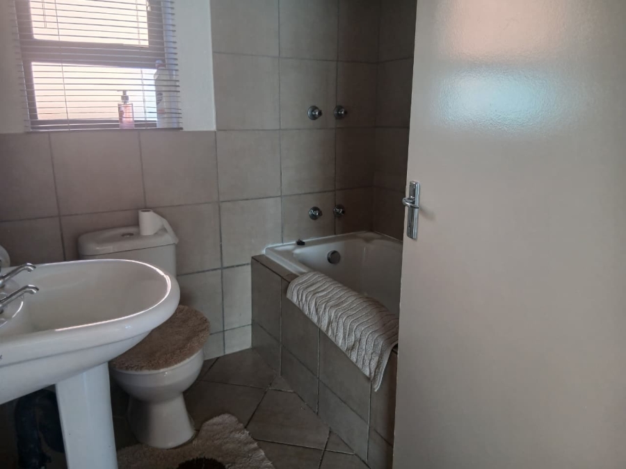 2 Bedroom Property for Sale in Albertsdal Gauteng