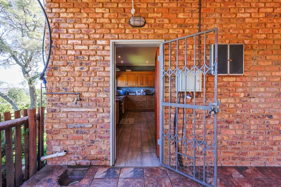 3 Bedroom Property for Sale in Zwavelpoort Gauteng