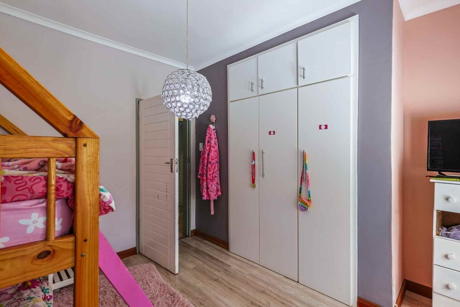 3 Bedroom Property for Sale in Zwavelpoort Gauteng