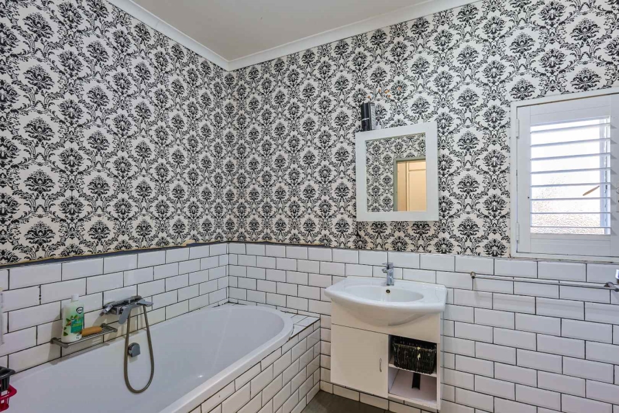 3 Bedroom Property for Sale in Zwavelpoort Gauteng