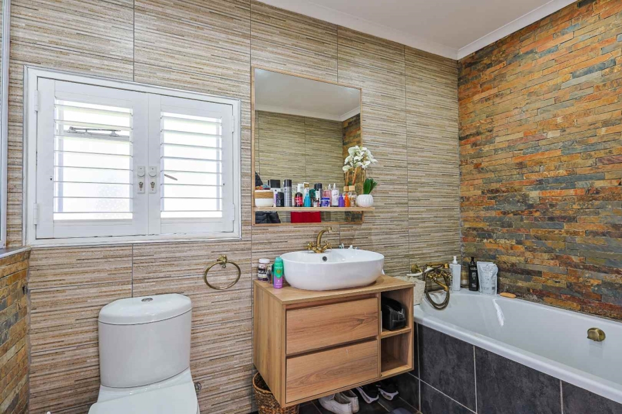 3 Bedroom Property for Sale in Zwavelpoort Gauteng