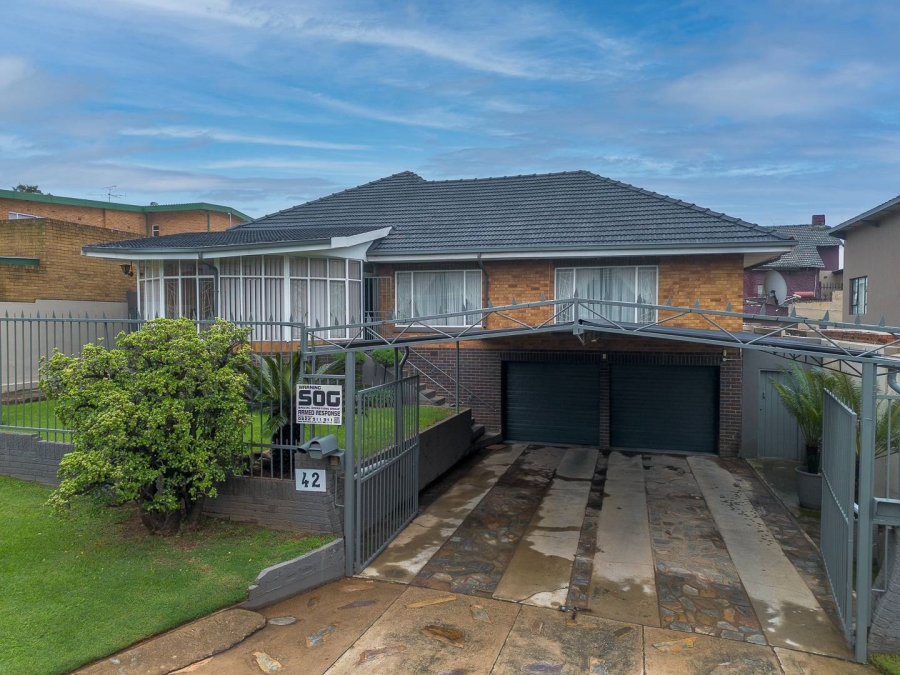 4 Bedroom Property for Sale in South Crest Gauteng