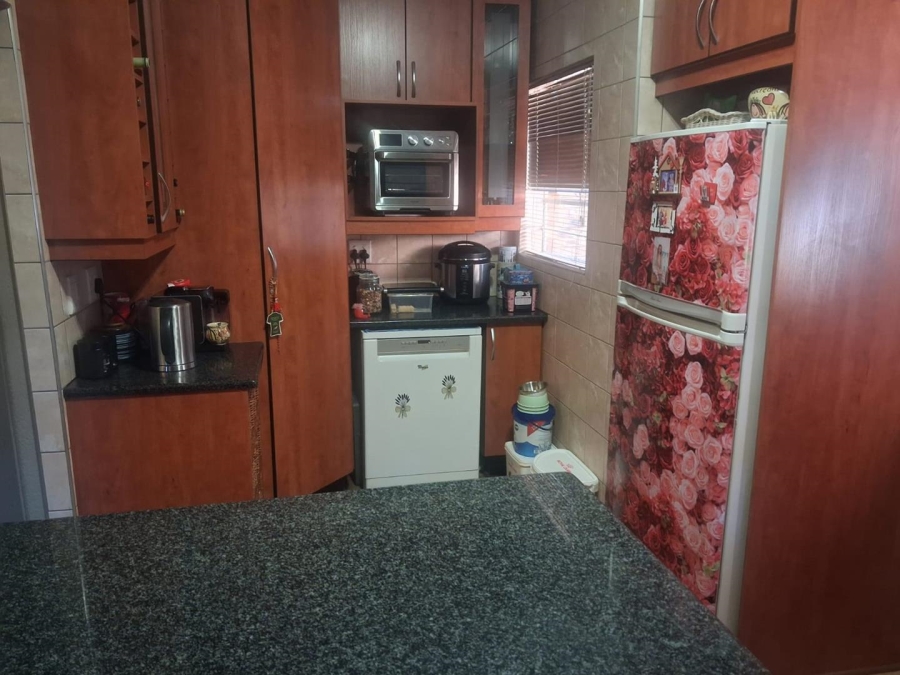 3 Bedroom Property for Sale in Mulbarton Gauteng