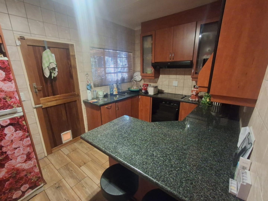 3 Bedroom Property for Sale in Mulbarton Gauteng