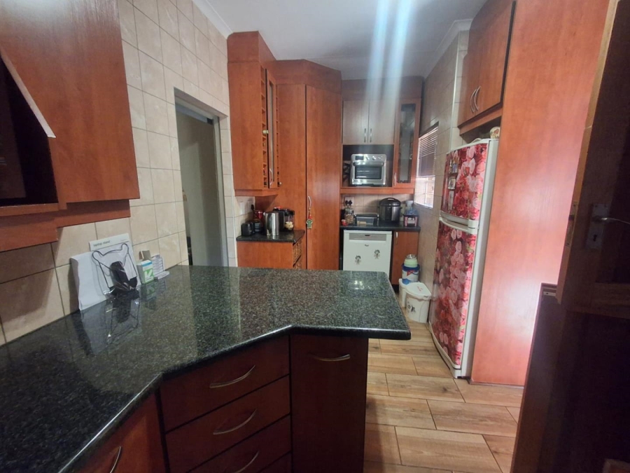 3 Bedroom Property for Sale in Mulbarton Gauteng