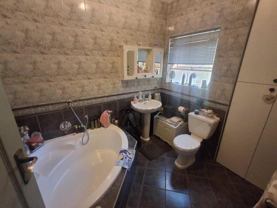 3 Bedroom Property for Sale in Mulbarton Gauteng