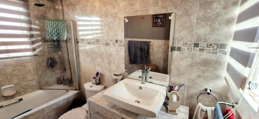 1 Bedroom Property for Sale in Corlett Gardens Gauteng