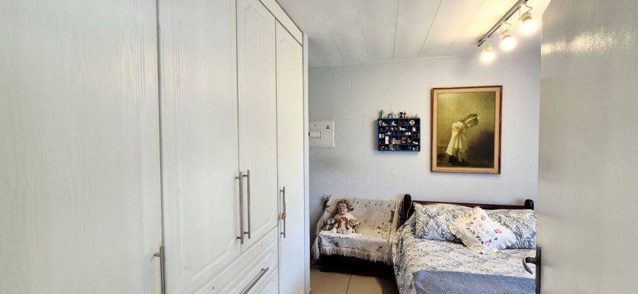 1 Bedroom Property for Sale in Corlett Gardens Gauteng