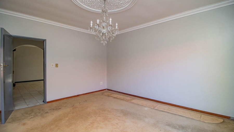 To Let 4 Bedroom Property for Rent in Lakefield Gauteng