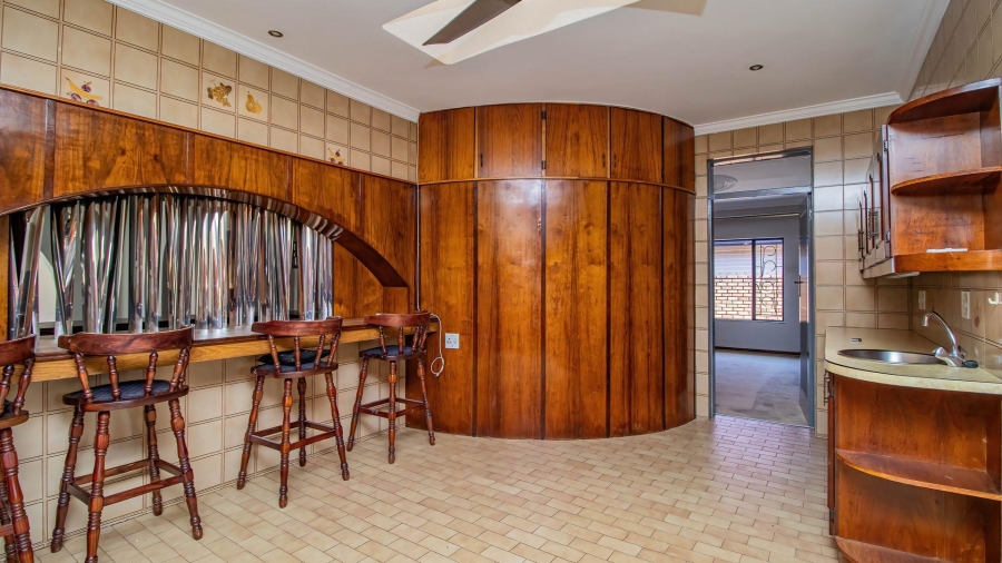 To Let 4 Bedroom Property for Rent in Lakefield Gauteng