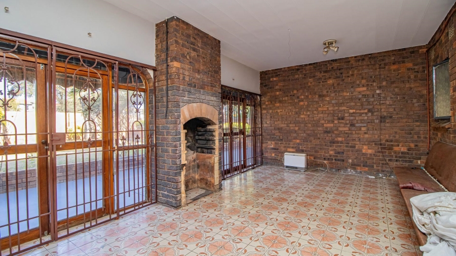 To Let 4 Bedroom Property for Rent in Lakefield Gauteng