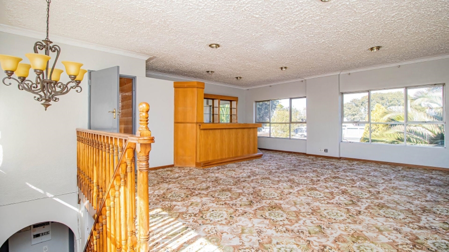 To Let 4 Bedroom Property for Rent in Lakefield Gauteng